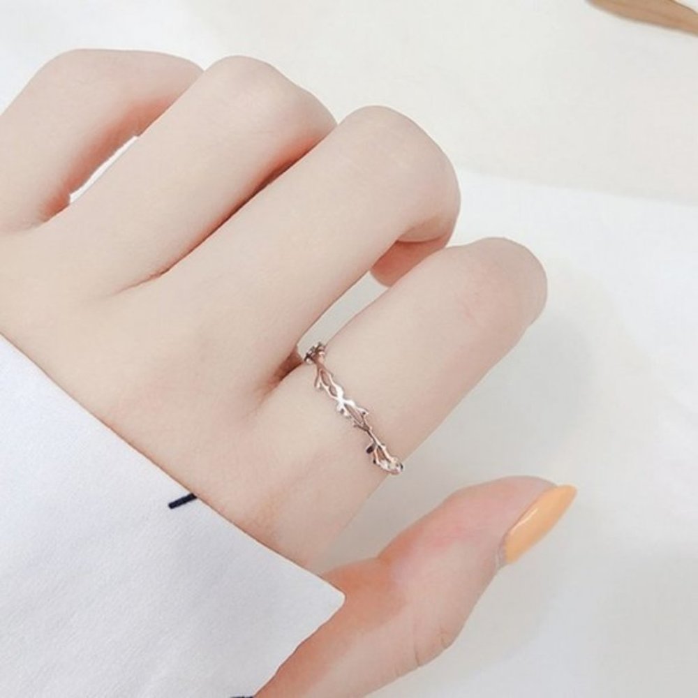 NEW 925 Sterling Silver Leaf Adjustable Ring - Picture 2 of 8